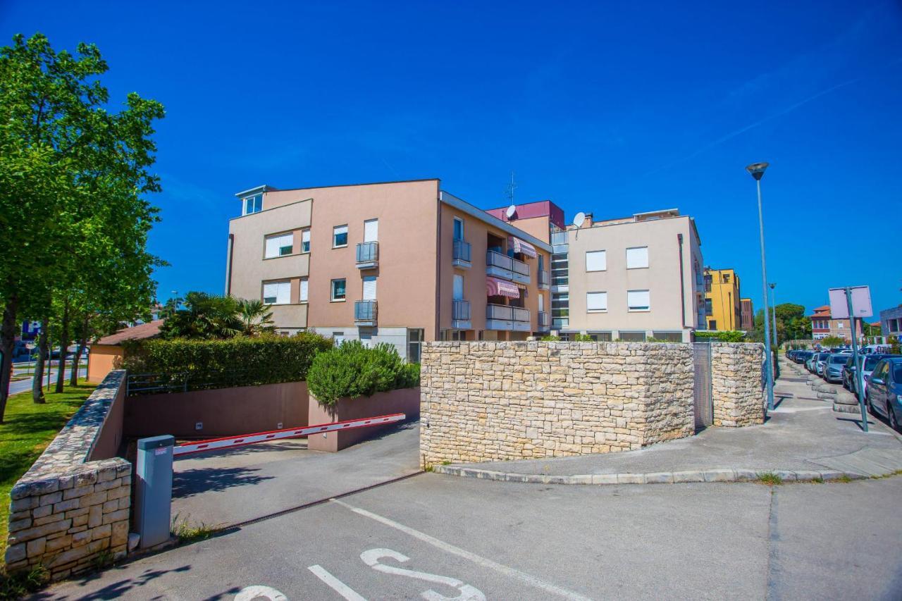 Apartman Dora Porec Bagian luar foto