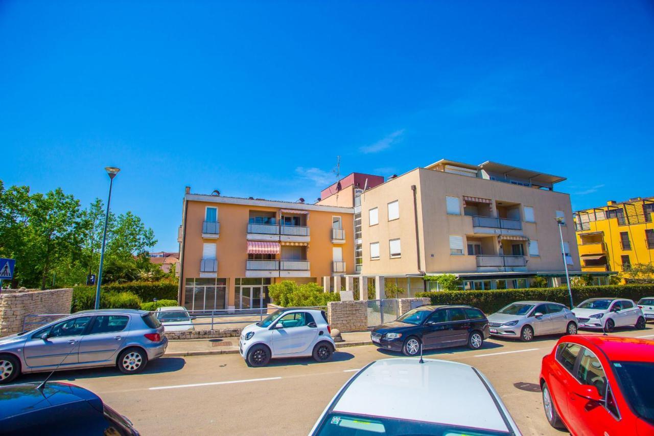 Apartman Dora Apartment Porec Bagian luar foto